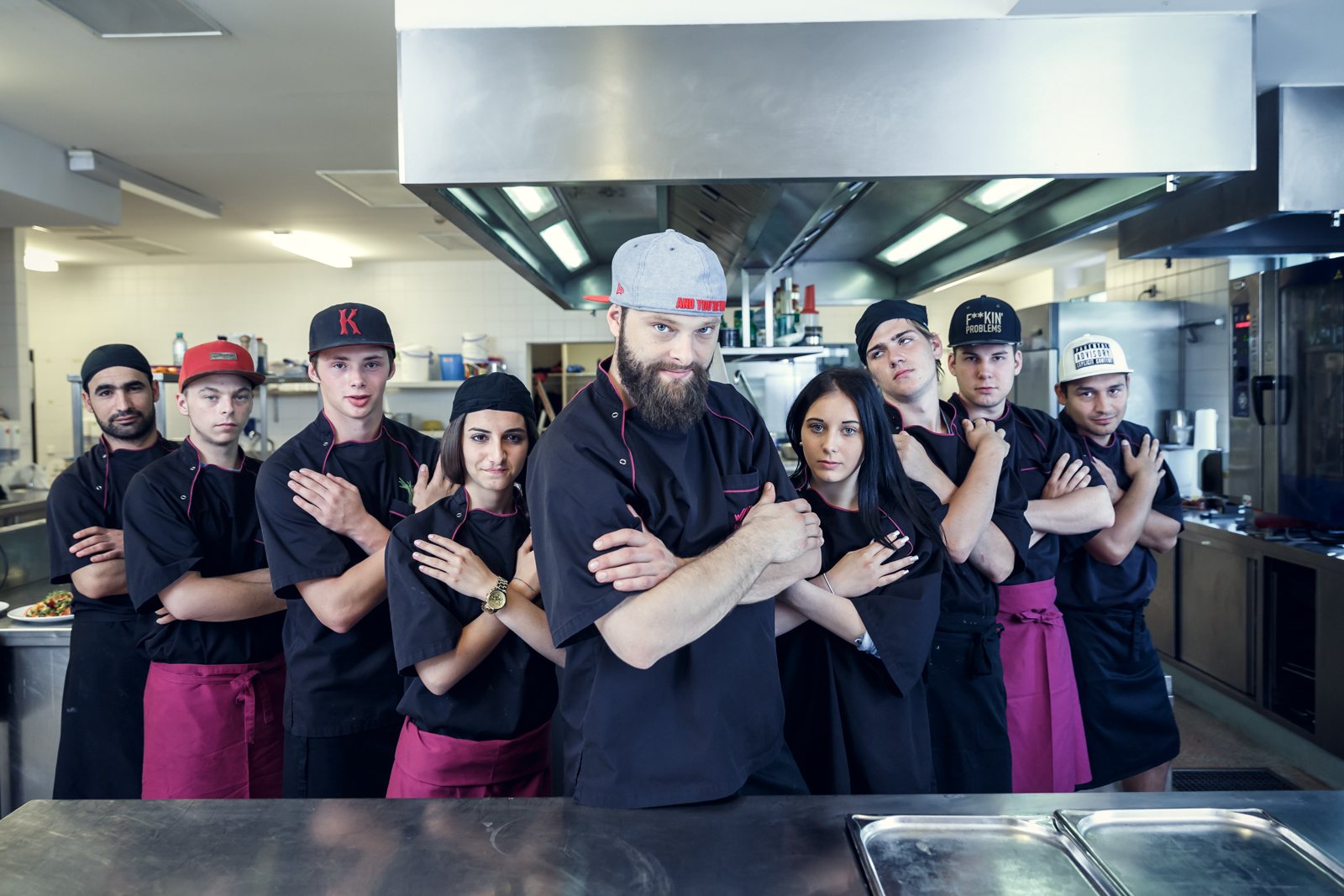 Küchenchef Christof Ramusch mit seinem Team in der Lehrküche
